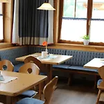 Holzerhof Apartahotel 3*