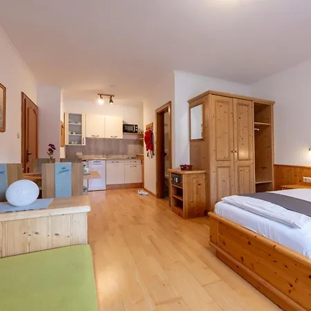 Holzerhof 3*