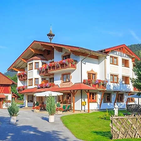 Holzerhof Lägenhetshotell 3*